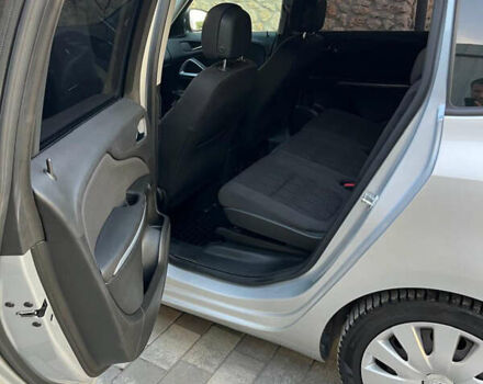 Серый Опель Zafira Tourer, объемом двигателя 2 л и пробегом 132 тыс. км за 10400 $, фото 15 на Automoto.ua
