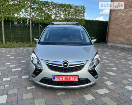 Серый Опель Zafira Tourer, объемом двигателя 0 л и пробегом 180 тыс. км за 10800 $, фото 2 на Automoto.ua