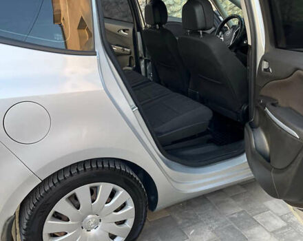 Серый Опель Zafira Tourer, объемом двигателя 2 л и пробегом 132 тыс. км за 10400 $, фото 3 на Automoto.ua