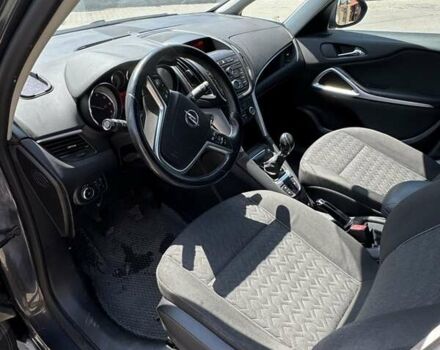 Серый Опель Zafira Tourer, объемом двигателя 1.96 л и пробегом 300 тыс. км за 8700 $, фото 3 на Automoto.ua