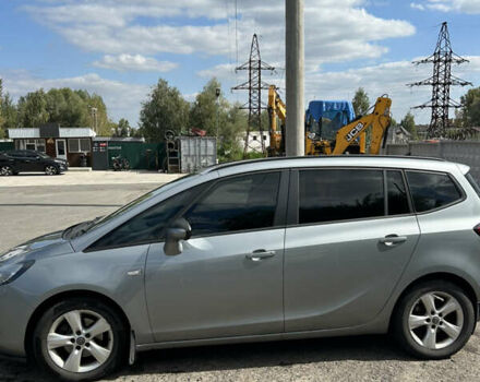 Серый Опель Zafira Tourer, объемом двигателя 1.6 л и пробегом 238 тыс. км за 8800 $, фото 5 на Automoto.ua