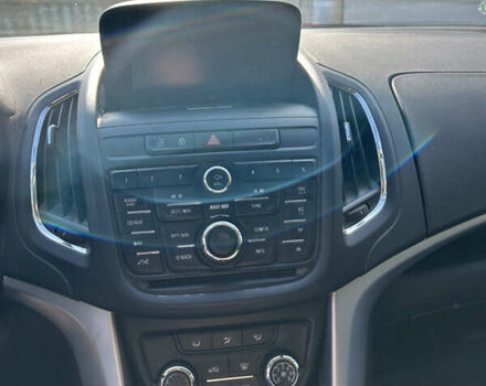 Серый Опель Zafira Tourer, объемом двигателя 1.6 л и пробегом 238 тыс. км за 8800 $, фото 2 на Automoto.ua