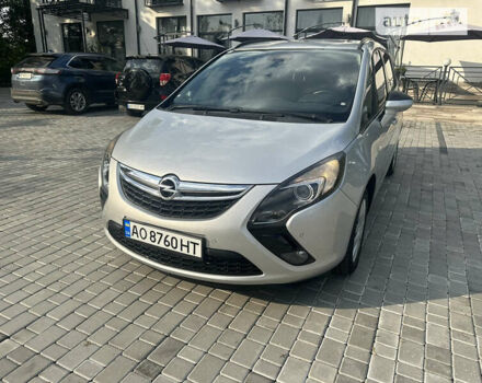 Серый Опель Zafira Tourer, объемом двигателя 2 л и пробегом 320 тыс. км за 9200 $, фото 2 на Automoto.ua