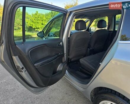 Серый Опель Zafira Tourer, объемом двигателя 2 л и пробегом 261 тыс. км за 10499 $, фото 45 на Automoto.ua