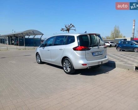 Серый Опель Zafira Tourer, объемом двигателя 1.96 л и пробегом 187 тыс. км за 9999 $, фото 5 на Automoto.ua