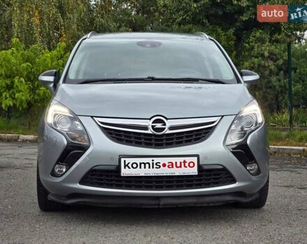 Серый Опель Zafira Tourer, объемом двигателя 2 л и пробегом 261 тыс. км за 10499 $, фото 2 на Automoto.ua