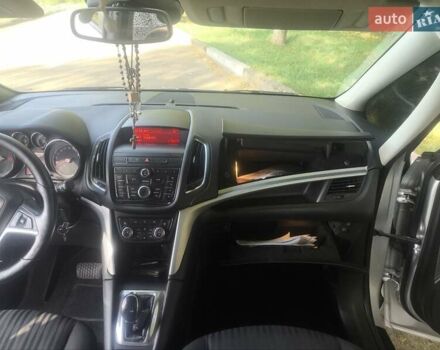 Серый Опель Zafira Tourer, объемом двигателя 2 л и пробегом 201 тыс. км за 11850 $, фото 28 на Automoto.ua