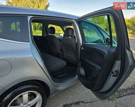 Серый Опель Zafira Tourer, объемом двигателя 2 л и пробегом 261 тыс. км за 10499 $, фото 60 на Automoto.ua