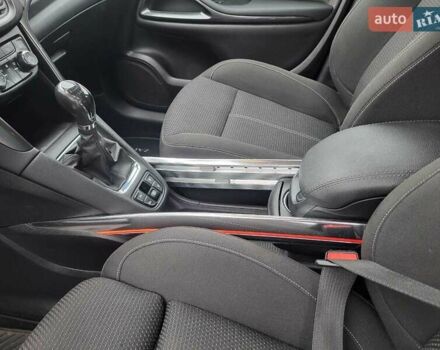 Сірий Опель Zafira Tourer, об'ємом двигуна 1.6 л та пробігом 186 тис. км за 10500 $, фото 7 на Automoto.ua