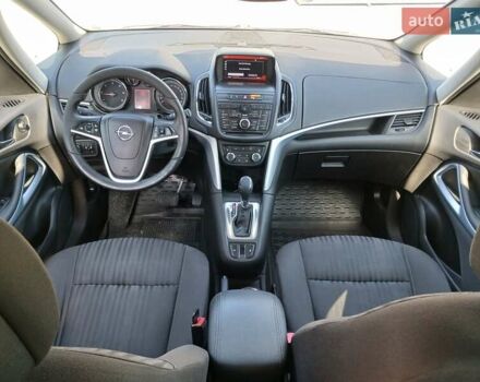Серый Опель Zafira Tourer, объемом двигателя 1.96 л и пробегом 187 тыс. км за 9999 $, фото 4 на Automoto.ua