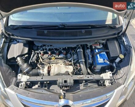 Серый Опель Zafira Tourer, объемом двигателя 1.96 л и пробегом 187 тыс. км за 9999 $, фото 17 на Automoto.ua