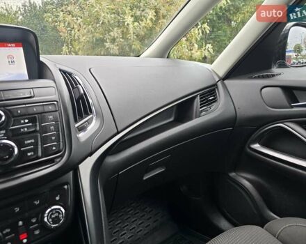 Серый Опель Zafira Tourer, объемом двигателя 2 л и пробегом 261 тыс. км за 10499 $, фото 36 на Automoto.ua