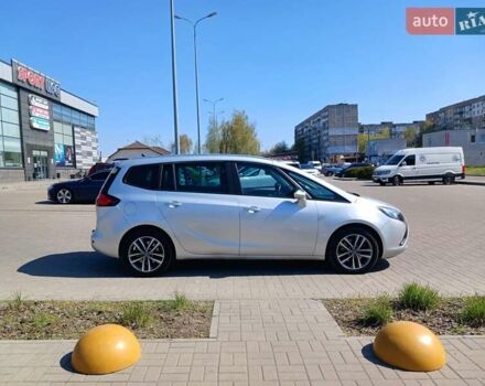 Серый Опель Zafira Tourer, объемом двигателя 1.96 л и пробегом 187 тыс. км за 9999 $, фото 3 на Automoto.ua