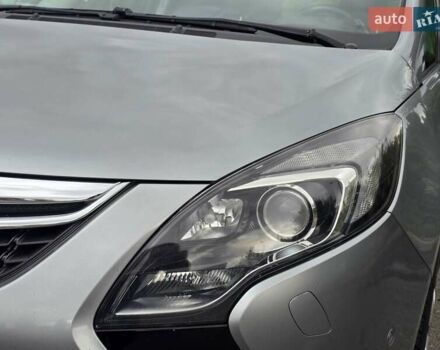 Серый Опель Zafira Tourer, объемом двигателя 2 л и пробегом 261 тыс. км за 10499 $, фото 14 на Automoto.ua
