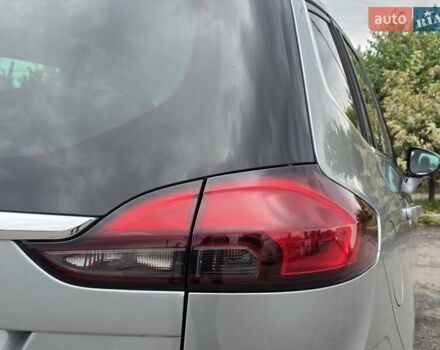 Серый Опель Zafira Tourer, объемом двигателя 2 л и пробегом 261 тыс. км за 10499 $, фото 20 на Automoto.ua