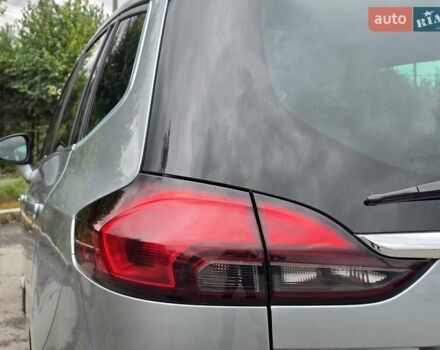 Серый Опель Zafira Tourer, объемом двигателя 2 л и пробегом 261 тыс. км за 10499 $, фото 17 на Automoto.ua