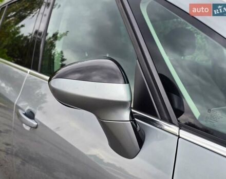 Серый Опель Zafira Tourer, объемом двигателя 2 л и пробегом 261 тыс. км за 10499 $, фото 10 на Automoto.ua