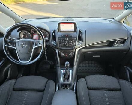 Серый Опель Zafira Tourer, объемом двигателя 2 л и пробегом 261 тыс. км за 10499 $, фото 1 на Automoto.ua