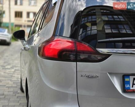 Серый Опель Zafira Tourer, объемом двигателя 1.6 л и пробегом 218 тыс. км за 10500 $, фото 10 на Automoto.ua
