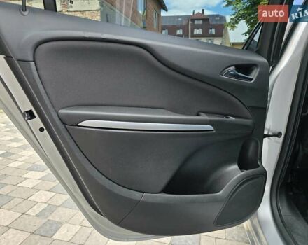 Серый Опель Zafira Tourer, объемом двигателя 1.6 л и пробегом 218 тыс. км за 10500 $, фото 30 на Automoto.ua