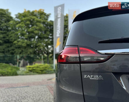 Серый Опель Zafira Tourer, объемом двигателя 2 л и пробегом 203 тыс. км за 13700 $, фото 6 на Automoto.ua