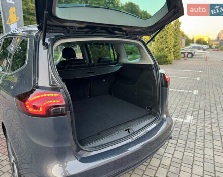 Серый Опель Zafira Tourer, объемом двигателя 2 л и пробегом 203 тыс. км за 13700 $, фото 24 на Automoto.ua