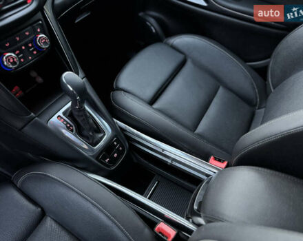 Серый Опель Zafira Tourer, объемом двигателя 2 л и пробегом 203 тыс. км за 13700 $, фото 18 на Automoto.ua