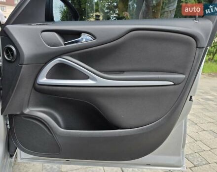Серый Опель Zafira Tourer, объемом двигателя 1.6 л и пробегом 218 тыс. км за 10500 $, фото 28 на Automoto.ua
