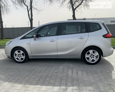 Серый Опель Zafira Tourer, объемом двигателя 1.6 л и пробегом 215 тыс. км за 11800 $, фото 1 на Automoto.ua