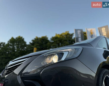 Серый Опель Zafira Tourer, объемом двигателя 2 л и пробегом 203 тыс. км за 13700 $, фото 2 на Automoto.ua