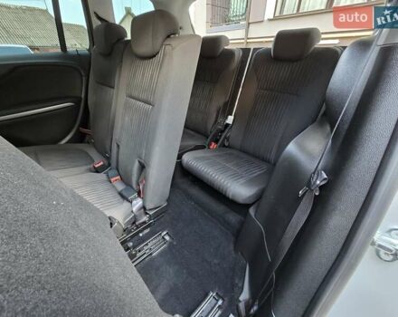 Серый Опель Zafira Tourer, объемом двигателя 1.6 л и пробегом 218 тыс. км за 10500 $, фото 25 на Automoto.ua
