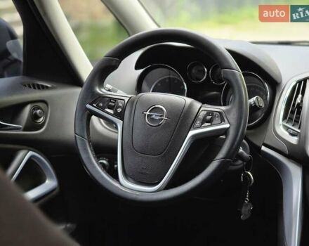 Серый Опель Zafira Tourer, объемом двигателя 1.6 л и пробегом 218 тыс. км за 10500 $, фото 18 на Automoto.ua