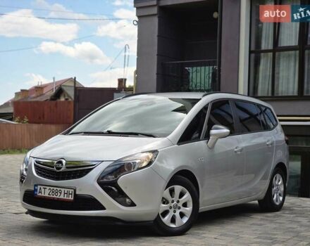 Серый Опель Zafira Tourer, объемом двигателя 1.6 л и пробегом 218 тыс. км за 10500 $, фото 5 на Automoto.ua