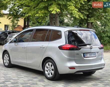 Серый Опель Zafira Tourer, объемом двигателя 1.6 л и пробегом 218 тыс. км за 10500 $, фото 2 на Automoto.ua