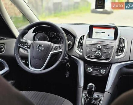 Серый Опель Zafira Tourer, объемом двигателя 1.6 л и пробегом 218 тыс. км за 10500 $, фото 4 на Automoto.ua