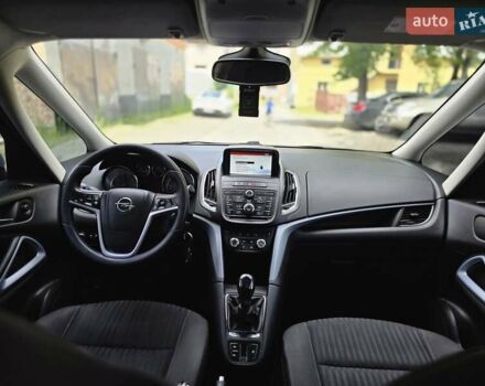 Серый Опель Zafira Tourer, объемом двигателя 1.6 л и пробегом 218 тыс. км за 10500 $, фото 3 на Automoto.ua