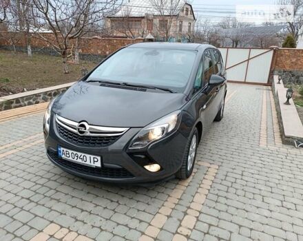 Серый Опель Zafira Tourer, объемом двигателя 1.6 л и пробегом 218 тыс. км за 11000 $, фото 2 на Automoto.ua