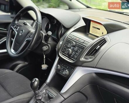 Серый Опель Zafira Tourer, объемом двигателя 1.6 л и пробегом 218 тыс. км за 10500 $, фото 17 на Automoto.ua