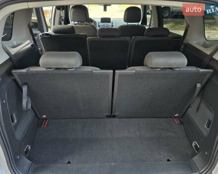 Серый Опель Zafira Tourer, объемом двигателя 1.6 л и пробегом 218 тыс. км за 10500 $, фото 26 на Automoto.ua