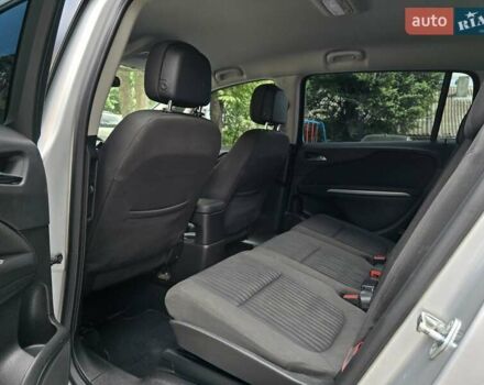 Серый Опель Zafira Tourer, объемом двигателя 1.6 л и пробегом 218 тыс. км за 10500 $, фото 20 на Automoto.ua