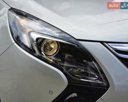 Серый Опель Zafira Tourer, объемом двигателя 1.6 л и пробегом 218 тыс. км за 10500 $, фото 15 на Automoto.ua