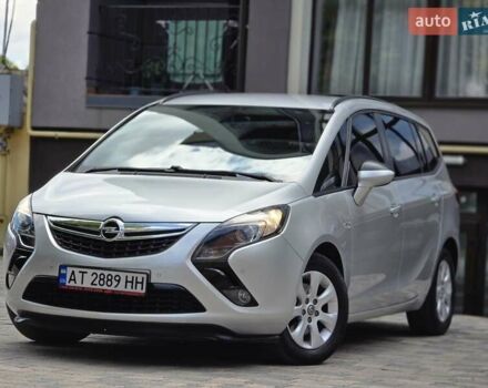 Серый Опель Zafira Tourer, объемом двигателя 1.6 л и пробегом 218 тыс. км за 10500 $, фото 1 на Automoto.ua