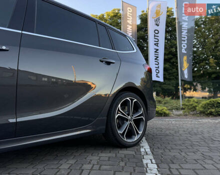 Серый Опель Zafira Tourer, объемом двигателя 2 л и пробегом 203 тыс. км за 13700 $, фото 4 на Automoto.ua