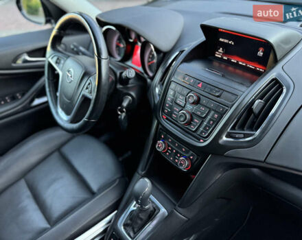 Серый Опель Zafira Tourer, объемом двигателя 2 л и пробегом 203 тыс. км за 13700 $, фото 28 на Automoto.ua