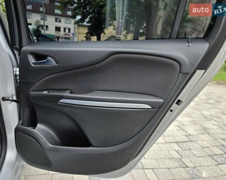 Серый Опель Zafira Tourer, объемом двигателя 1.6 л и пробегом 218 тыс. км за 10500 $, фото 29 на Automoto.ua
