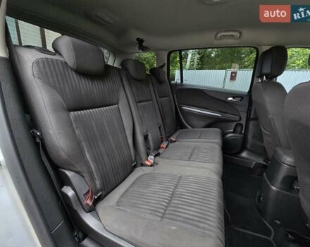 Серый Опель Zafira Tourer, объемом двигателя 1.6 л и пробегом 218 тыс. км за 10500 $, фото 22 на Automoto.ua