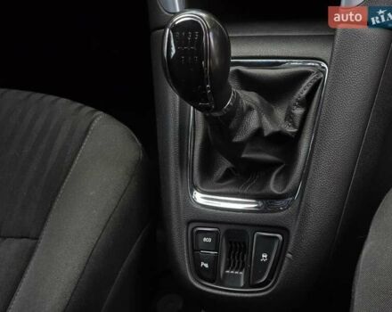 Серый Опель Zafira Tourer, объемом двигателя 1.6 л и пробегом 218 тыс. км за 10500 $, фото 34 на Automoto.ua