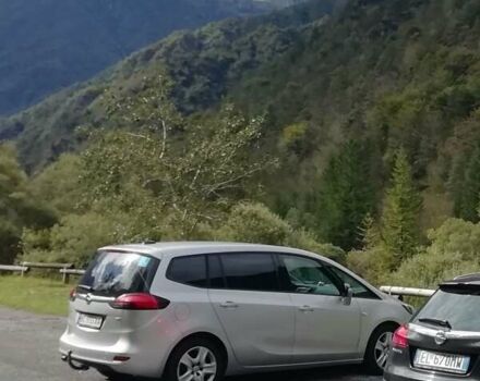 Серый Опель Zafira Tourer, объемом двигателя 2 л и пробегом 269 тыс. км за 14100 $, фото 9 на Automoto.ua