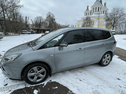 Серый Опель Zafira Tourer, объемом двигателя 2 л и пробегом 290 тыс. км за 8500 $, фото 1 на Automoto.ua