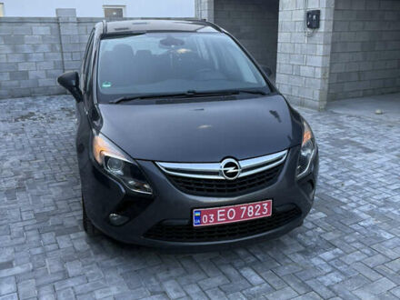 Серый Опель Zafira Tourer, объемом двигателя 2 л и пробегом 211 тыс. км за 7999 $, фото 1 на Automoto.ua